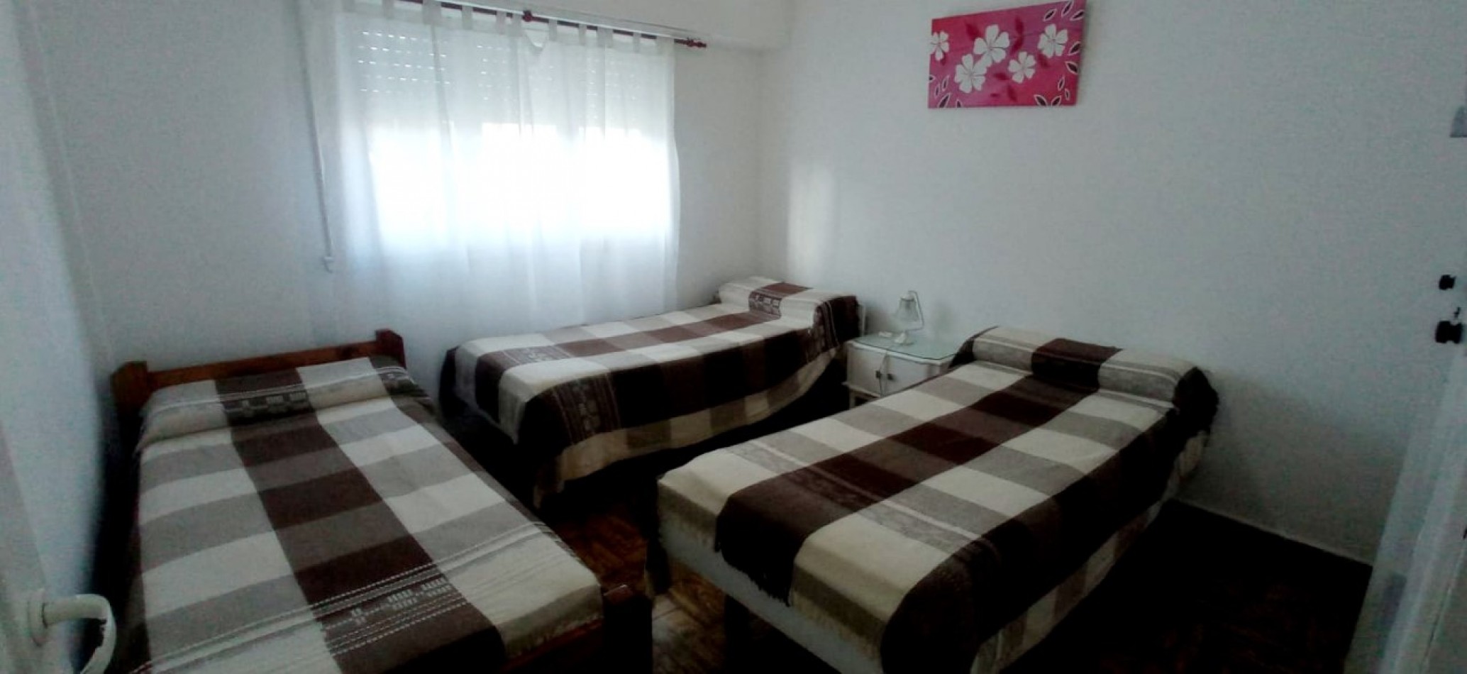 Casa 3 ambientes con quincho y parque + departamento 
