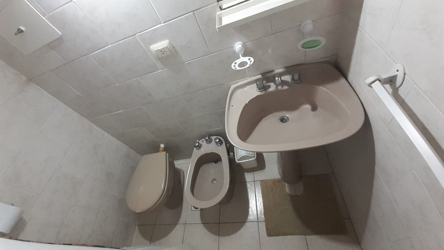 Casa 3 ambientes con quincho y parque + departamento 