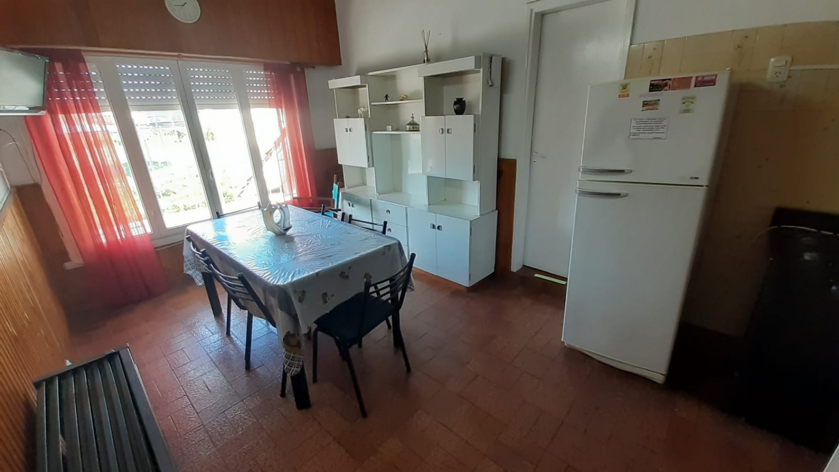 Casa 3 ambientes con quincho y parque + departamento 