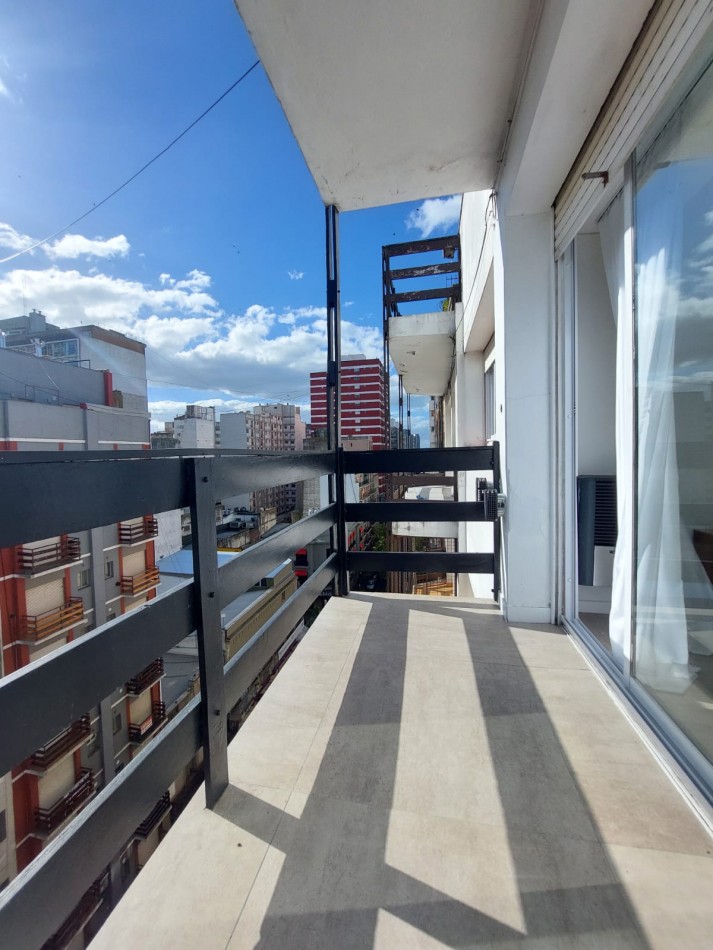 Departamento 2 ambientes al frente con balcon reciclado 