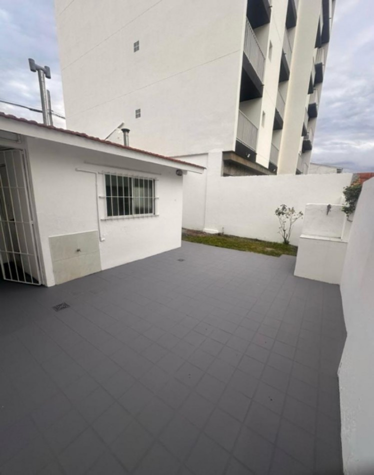 Casa 3 ambientes con patio
