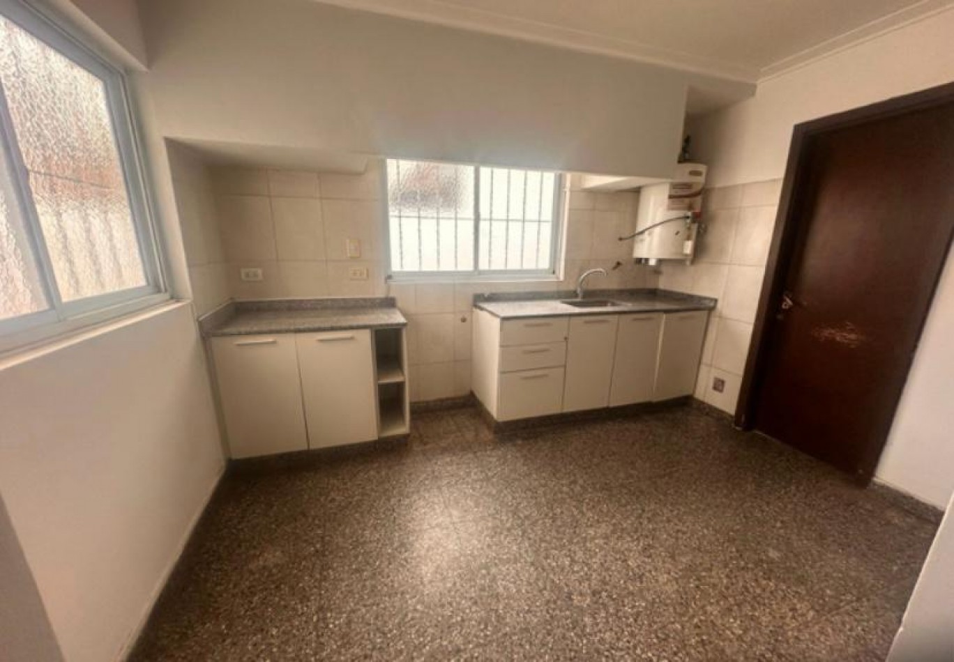 Casa 3 ambientes con patio