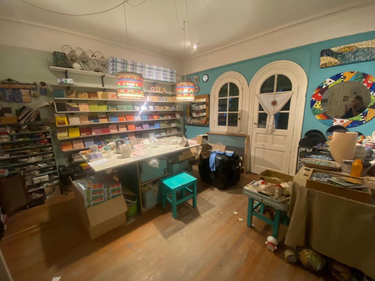 Casa 3 ambientes + locales comerciales en block 