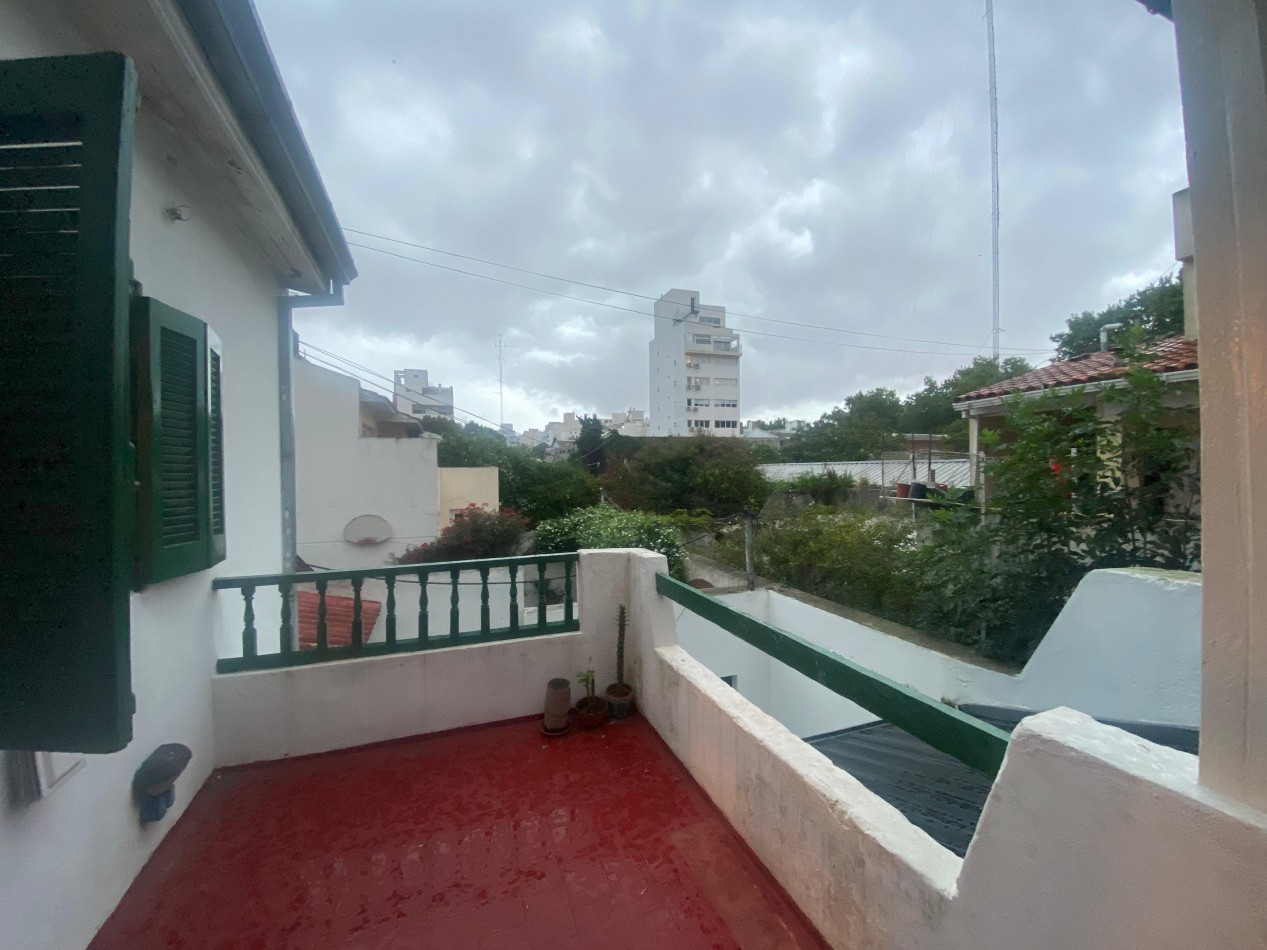 Casa 3 ambientes + locales comerciales en block 