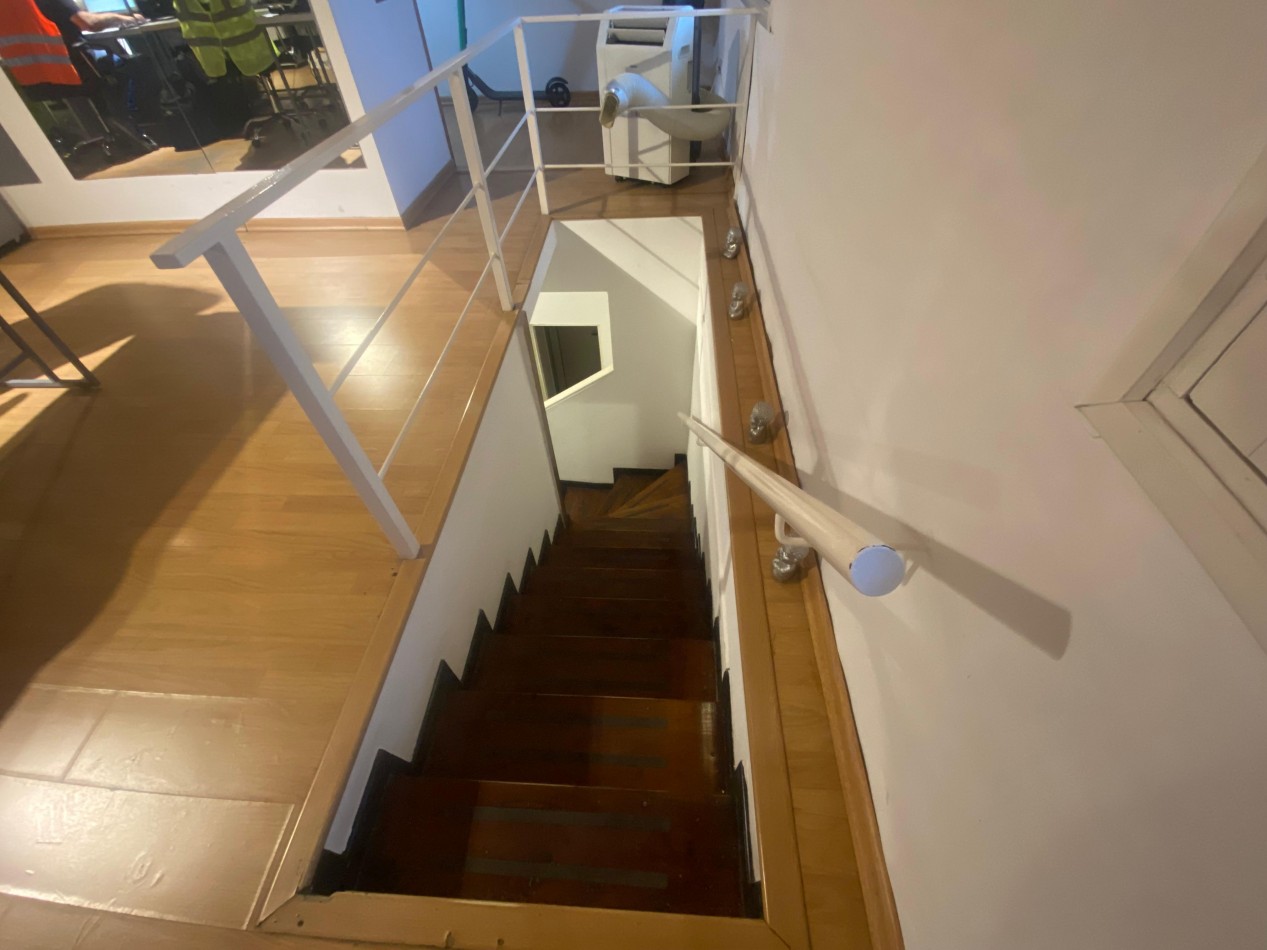 Casa 3 ambientes + locales comerciales en block 