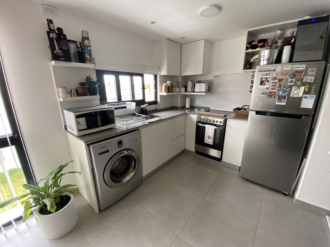 Departamento 2 ambientes amoblado con cochera cubierta a metros de la costa 