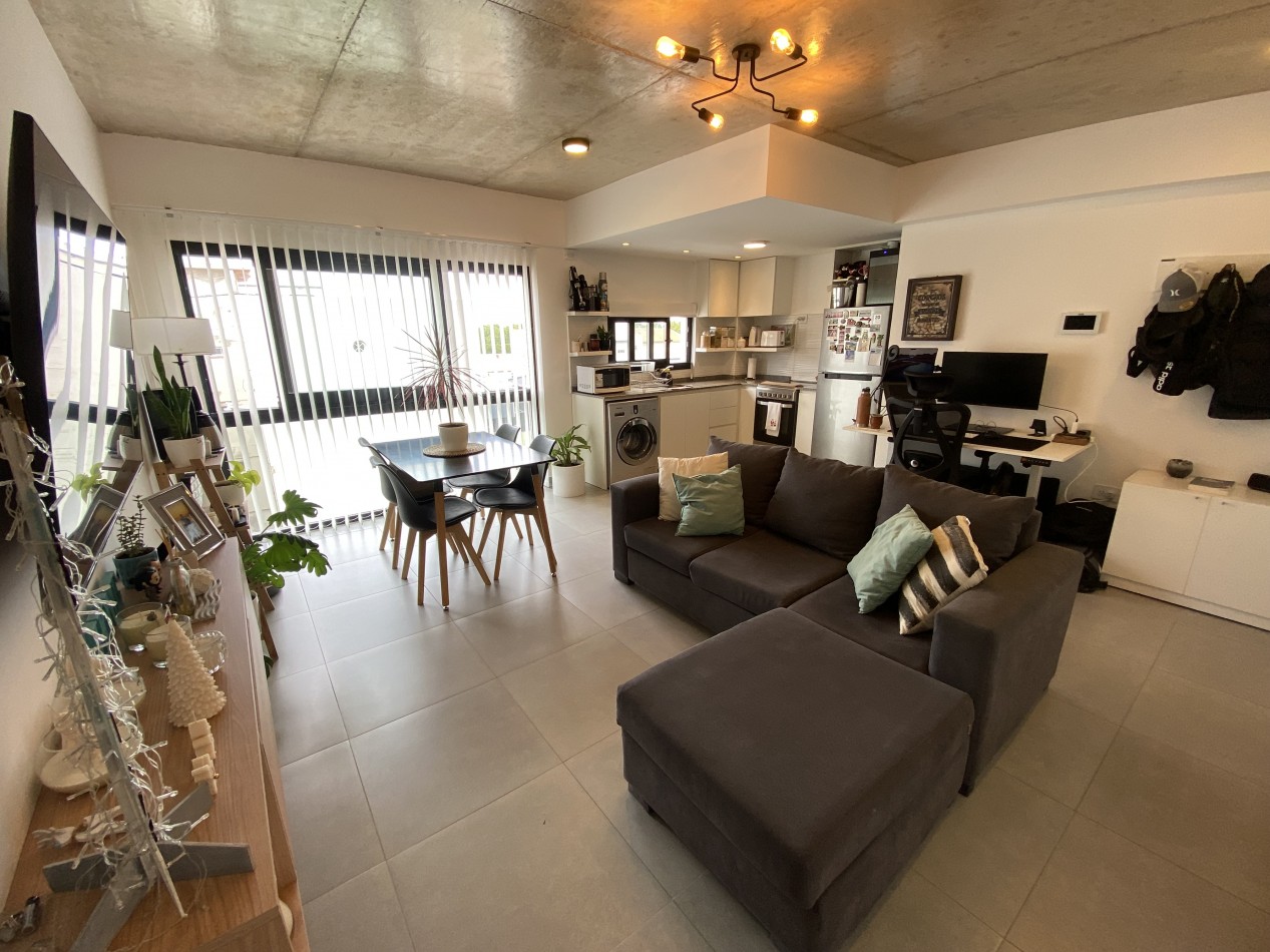 Departamento 2 ambientes amoblado con cochera cubierta a metros de la costa 