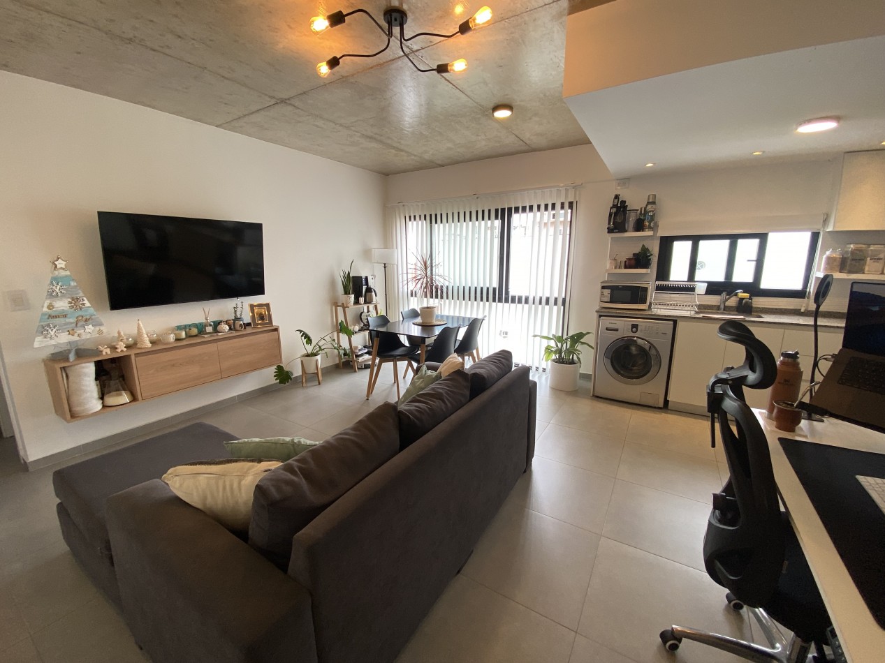 Departamento 2 ambientes amoblado con cochera cubierta a metros de la costa 