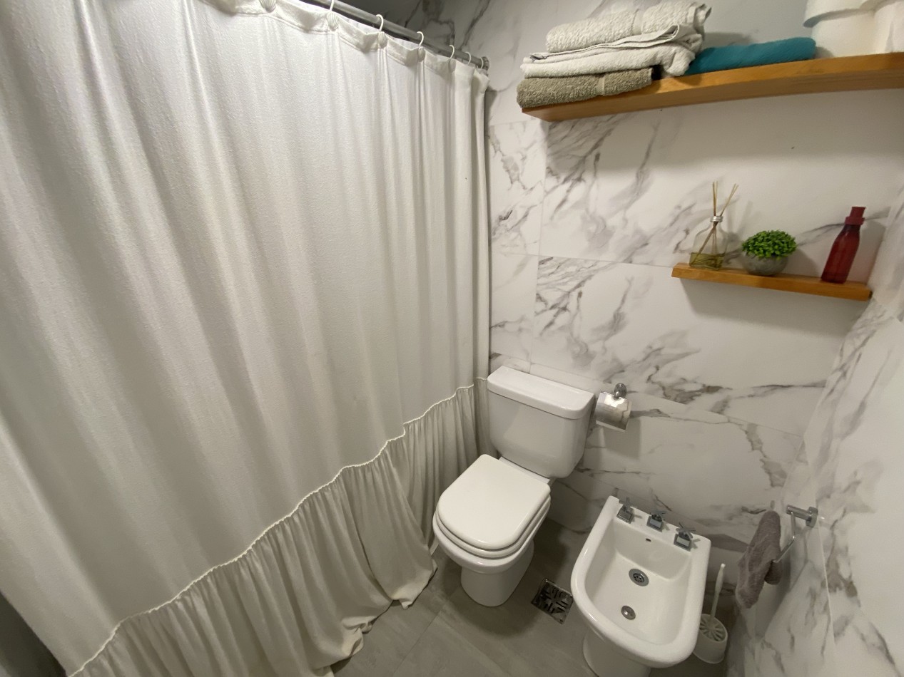 Departamento 2 ambientes amoblado con cochera cubierta a metros de la costa 