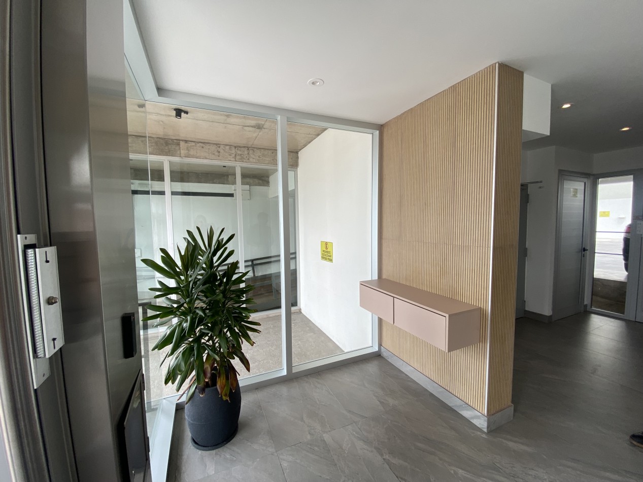 Departamento 2 ambientes amoblado con cochera cubierta a metros de la costa 