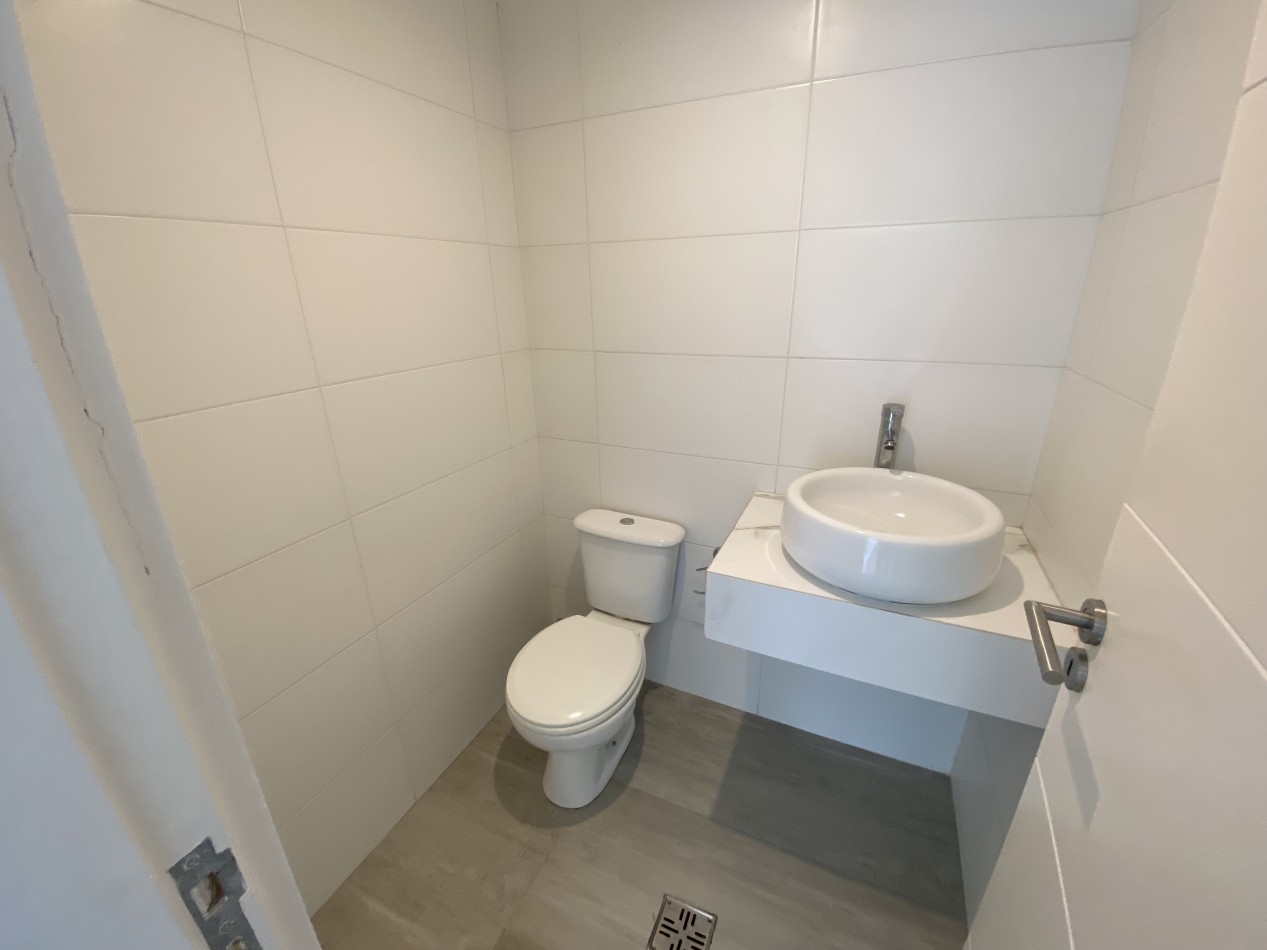 Departamento 2 ambientes amoblado con cochera cubierta a metros de la costa 