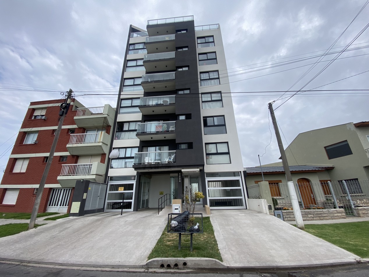 Departamento 2 ambientes amoblado con cochera cubierta a metros de la costa 