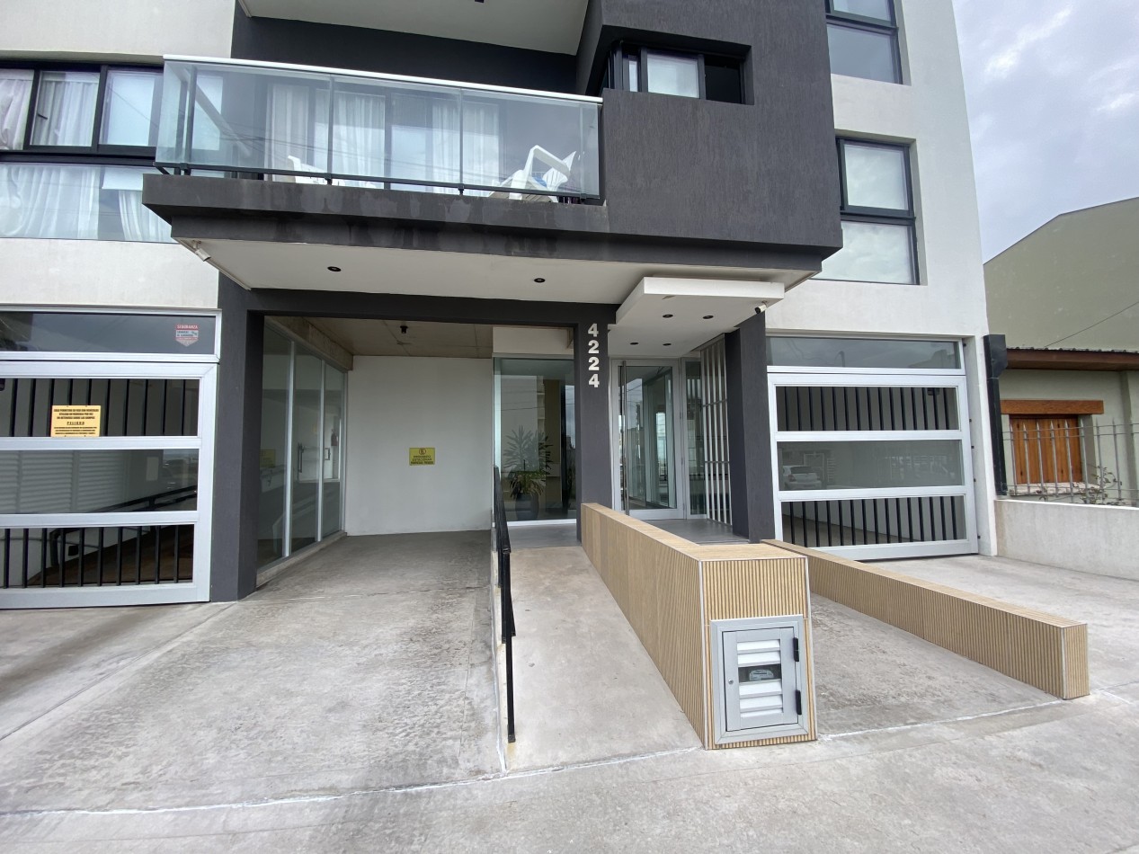 Departamento 2 ambientes amoblado con cochera cubierta a metros de la costa 