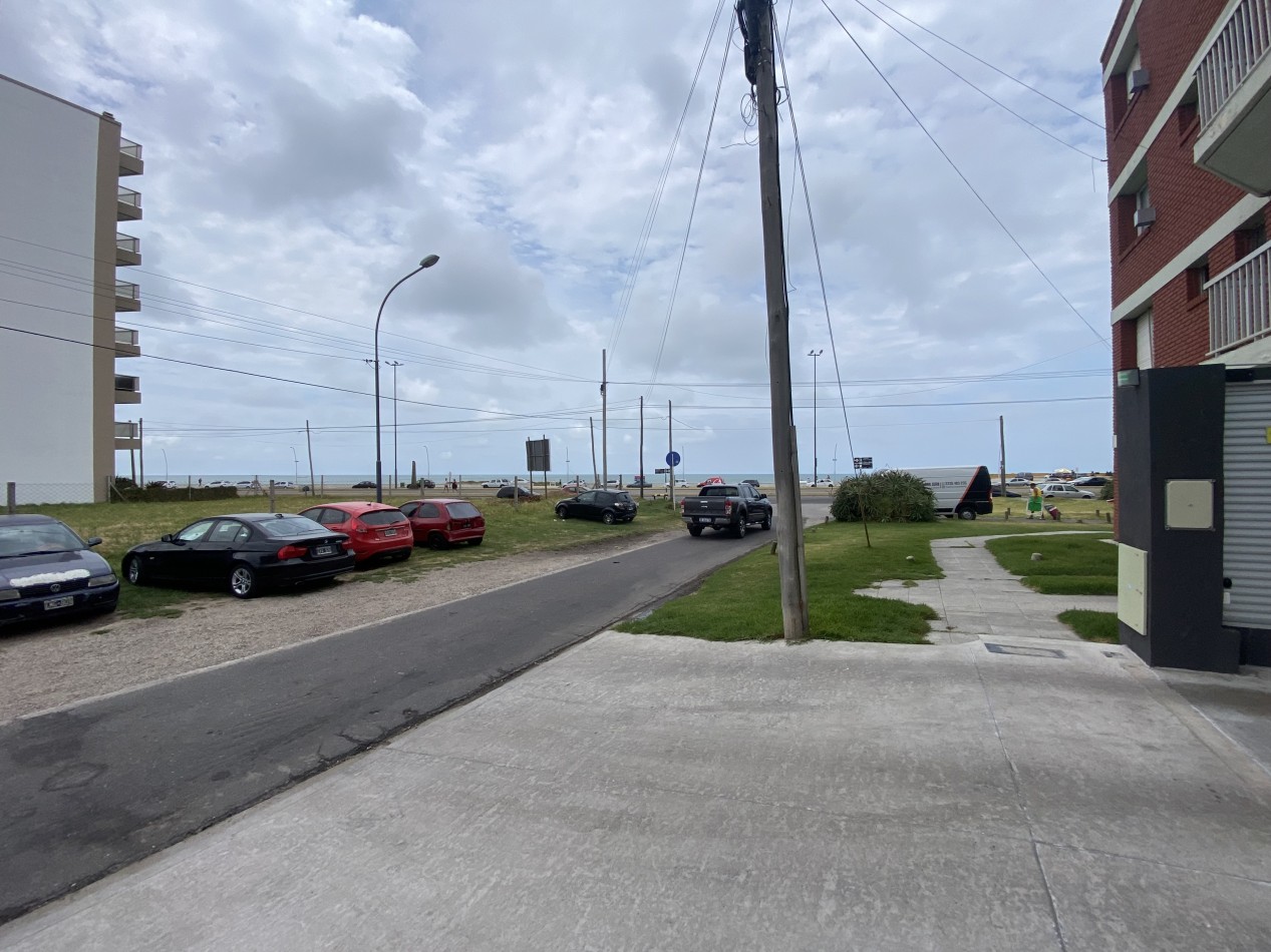 Departamento 2 ambientes amoblado con cochera cubierta a metros de la costa 