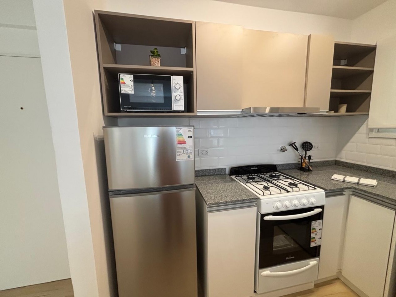 Departamento 2 ambientes al frente con balcon frances reciclado y amoblado