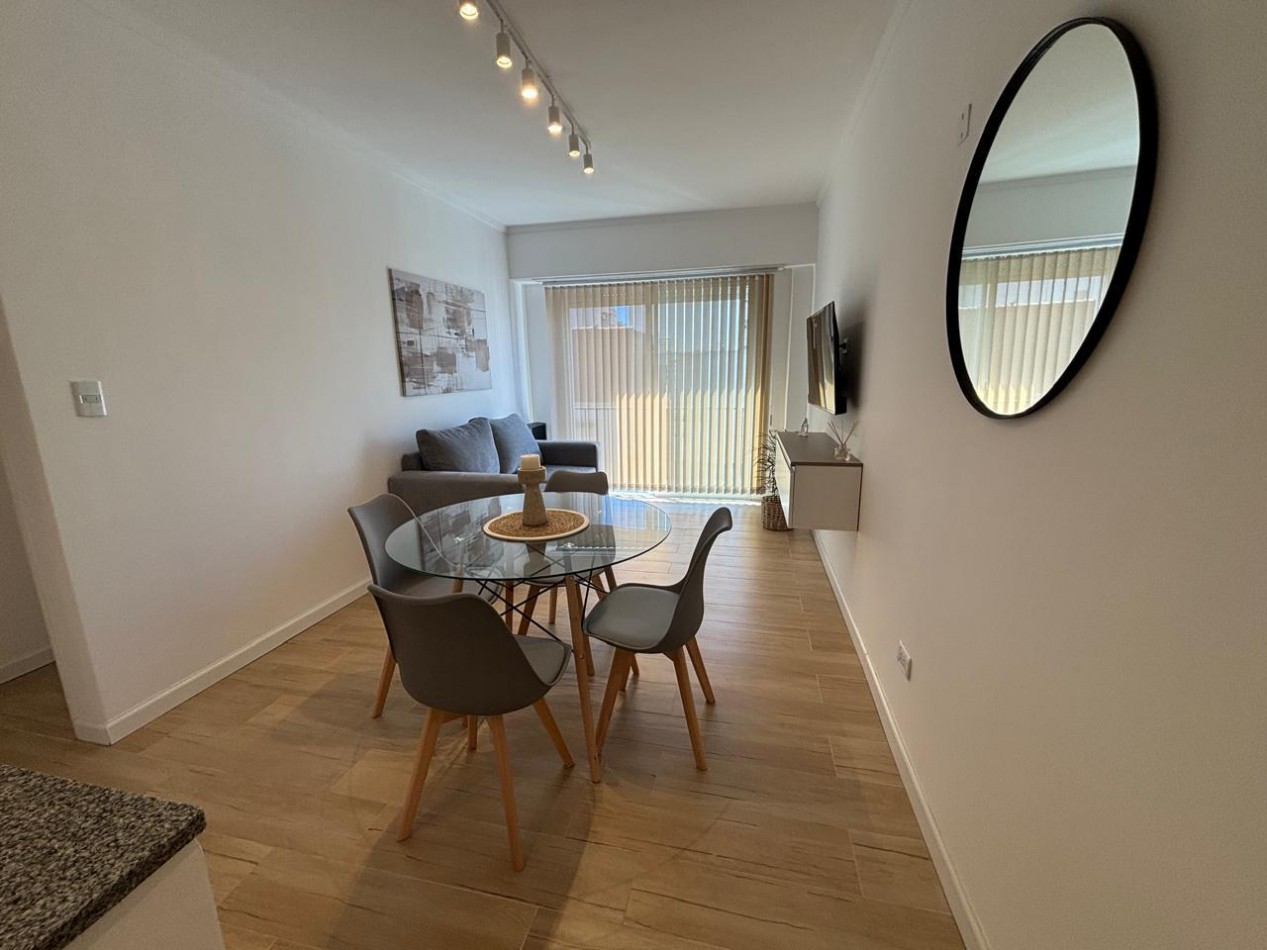 Departamento 2 ambientes al frente con balcon frances reciclado y amoblado