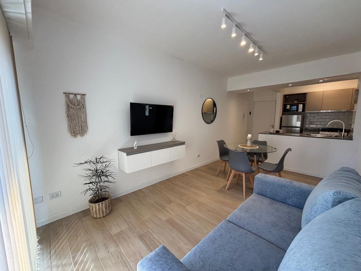 Departamento 2 ambientes al frente con balcon frances reciclado y amoblado