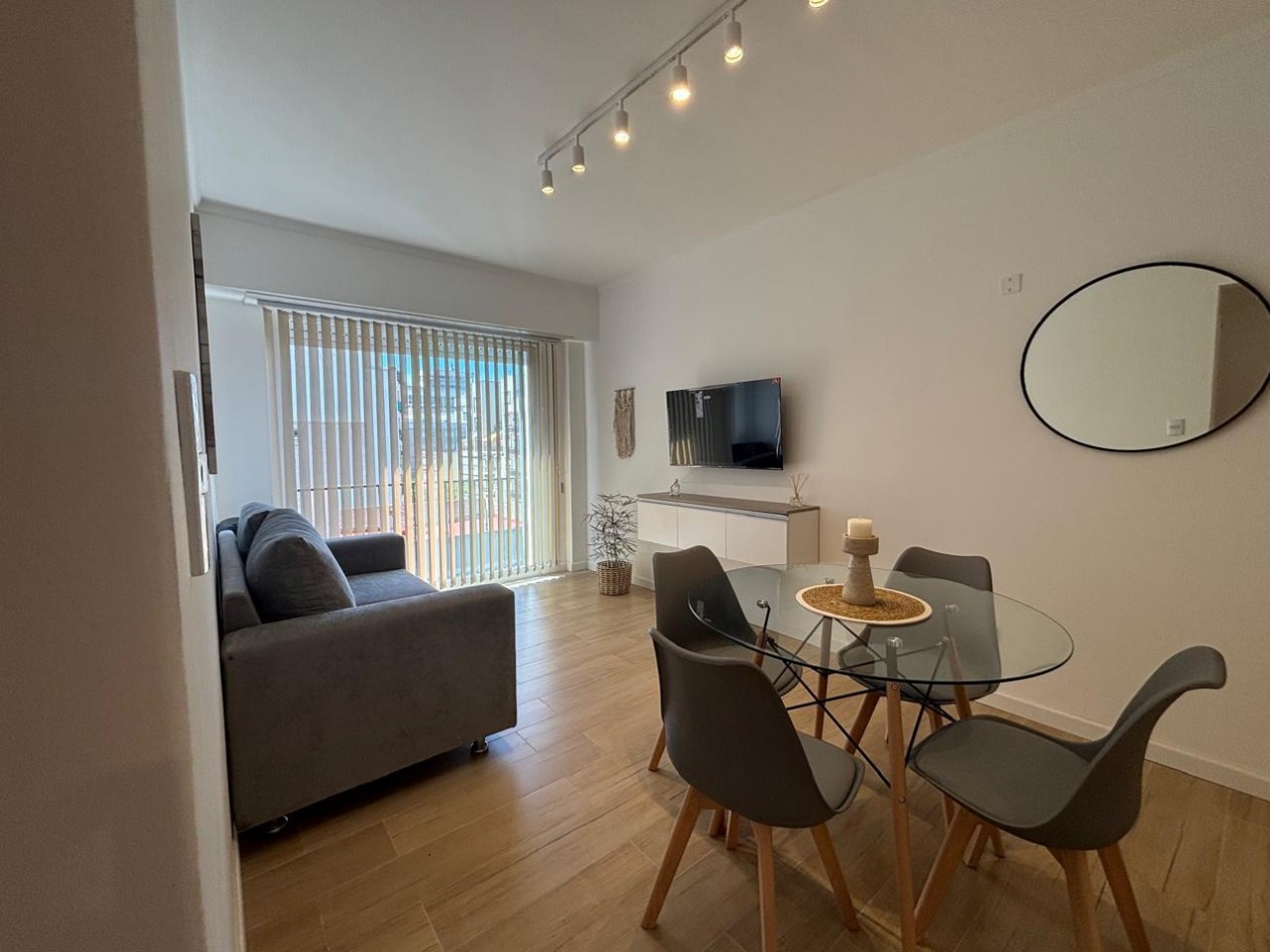 Departamento 2 ambientes al frente con balcon frances reciclado y amoblado