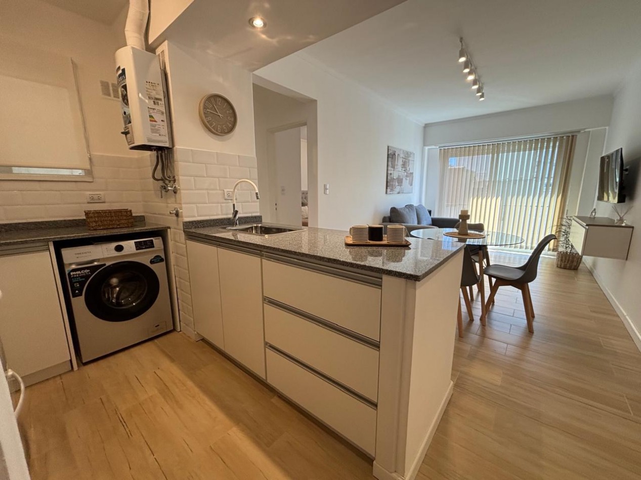 Departamento 2 ambientes al frente con balcon frances reciclado y amoblado