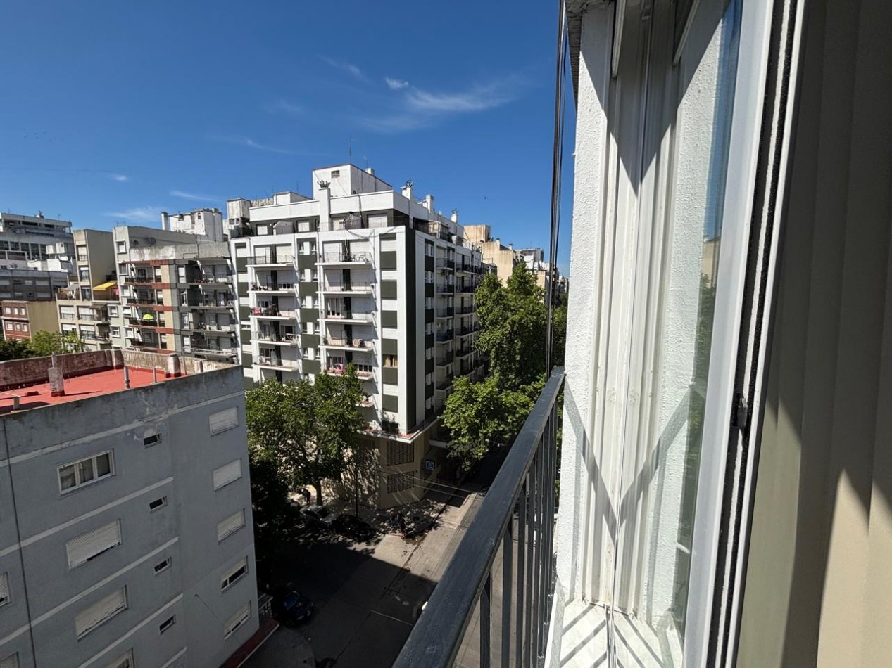 Departamento 2 ambientes al frente con balcon frances reciclado y amoblado