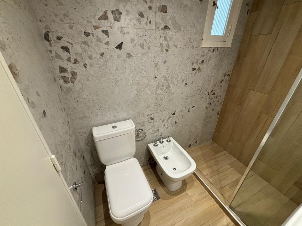 Departamento 2 ambientes al frente con balcon frances reciclado y amoblado