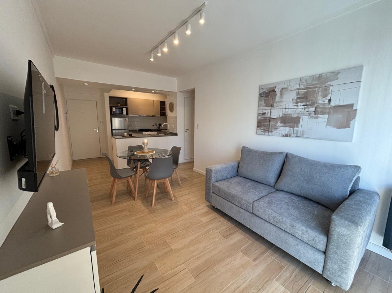 Departamento 2 ambientes al frente con balcon frances reciclado y amoblado