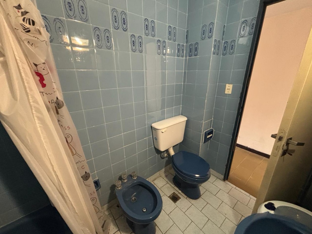 Monoambiente al frente con balcon frances 