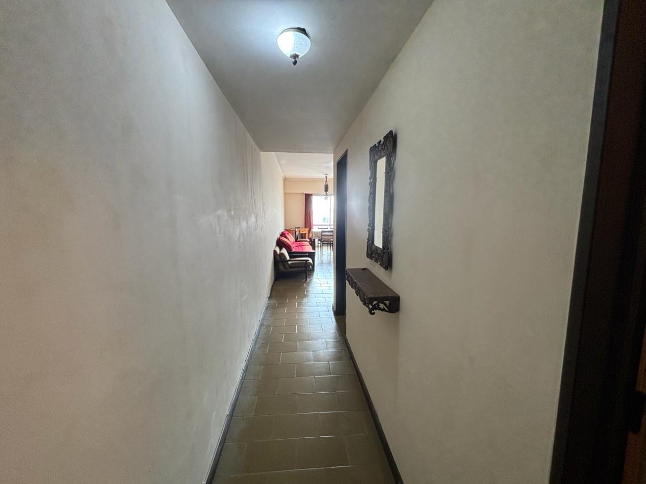 Monoambiente al frente con balcon frances 