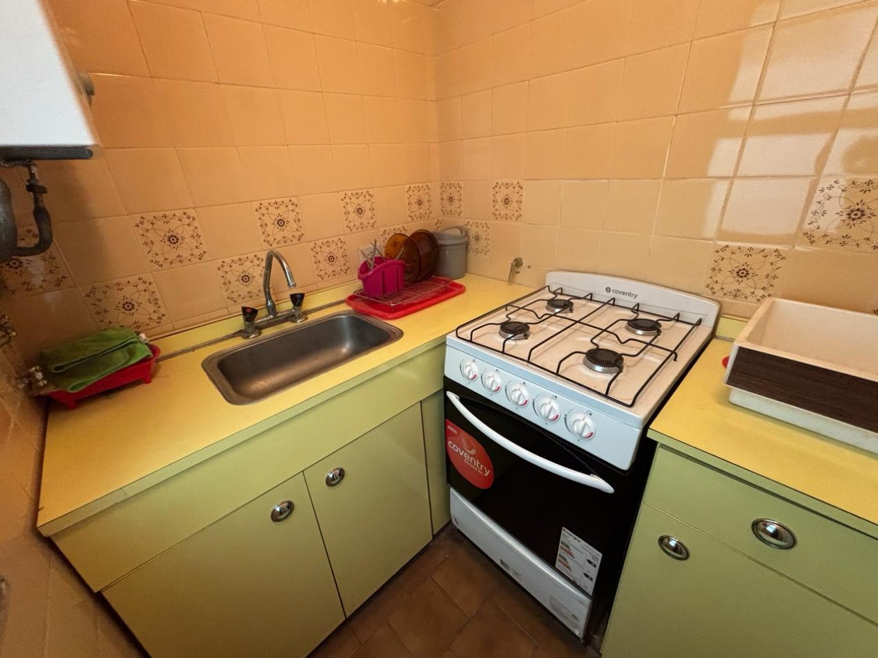 Monoambiente al frente con balcon frances 