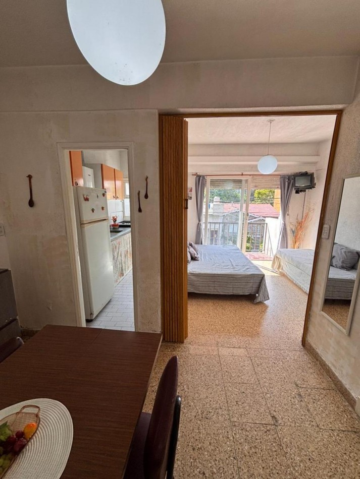 Monoambiente con balcon a la calle 