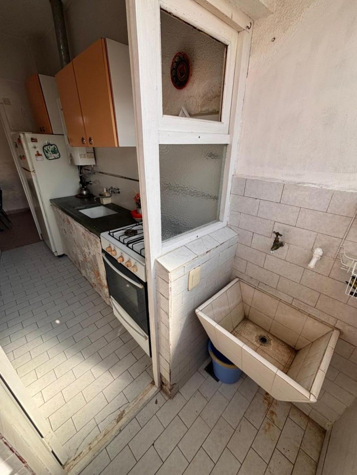 Monoambiente con balcon a la calle 