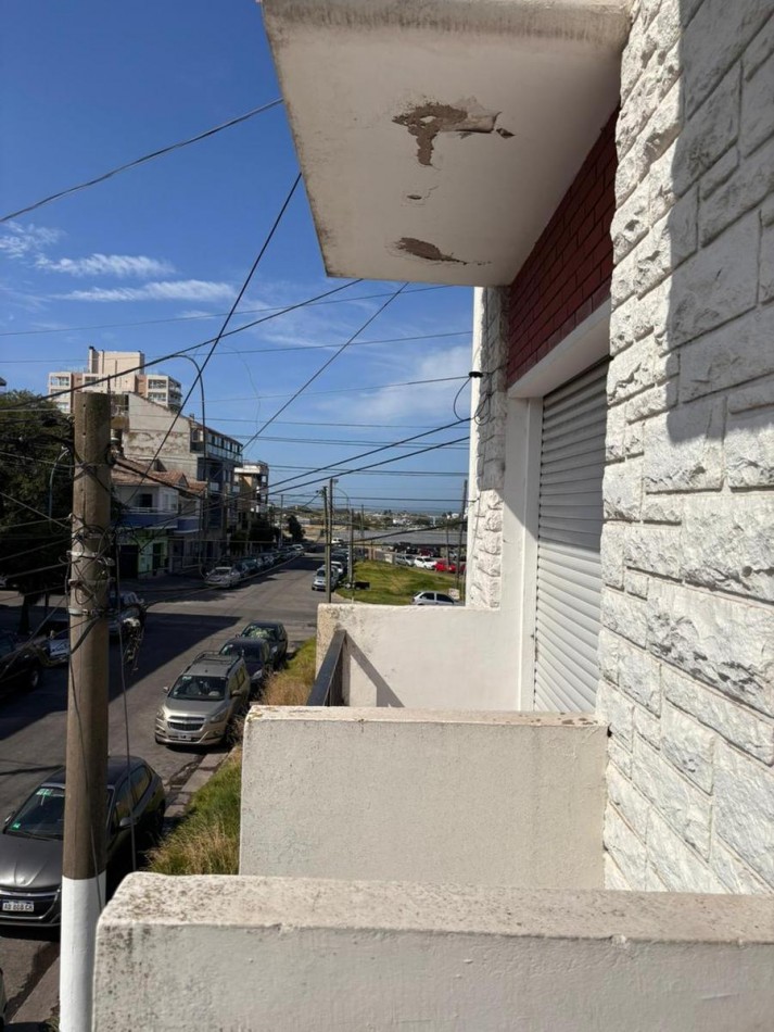 Monoambiente con balcon a la calle 