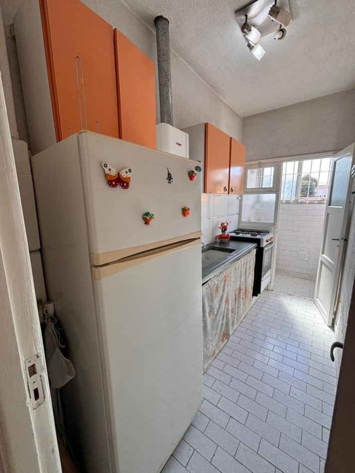 Monoambiente con balcon a la calle 