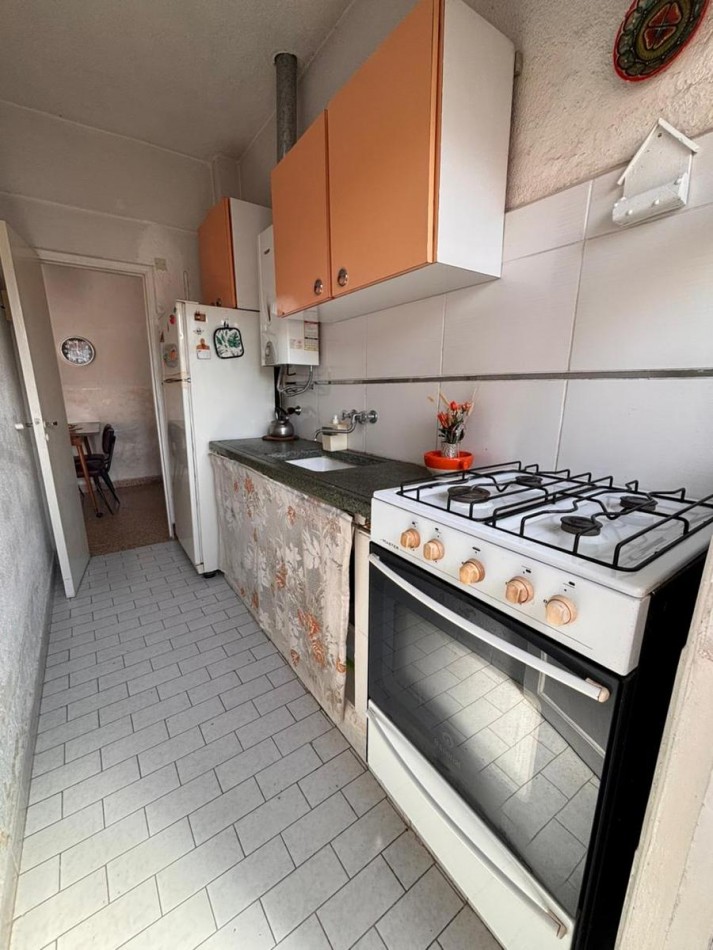 Monoambiente con balcon a la calle 