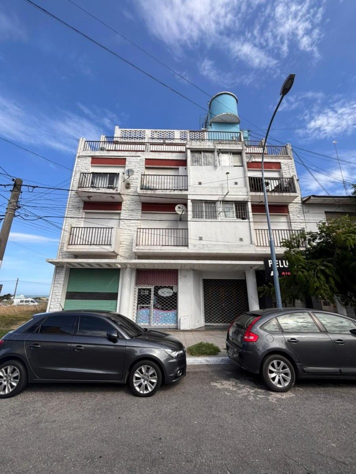Monoambiente con balcon a la calle 