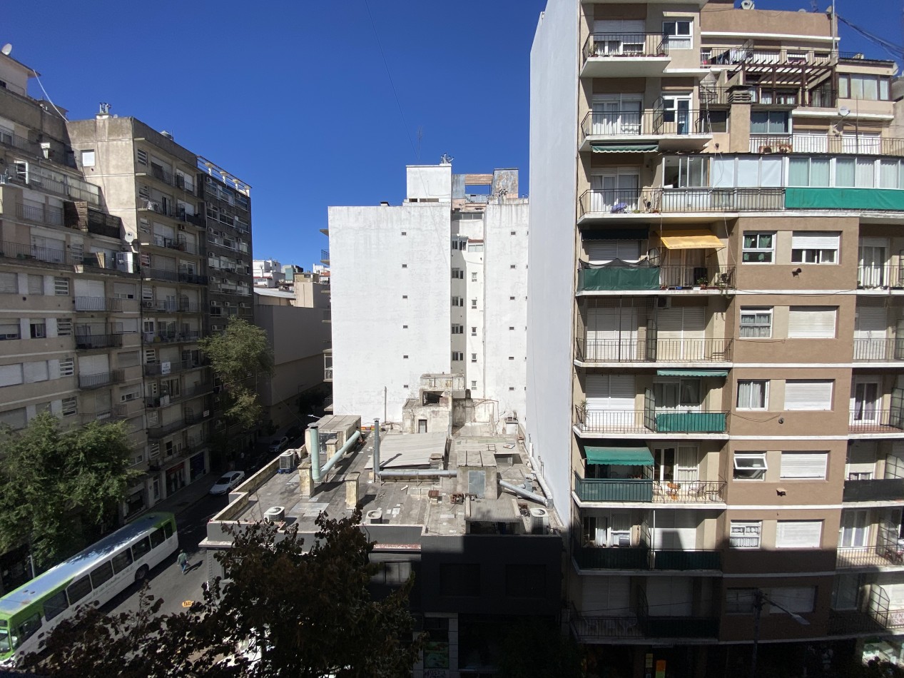 Departamento 1 Ambiente al frente con balcon 