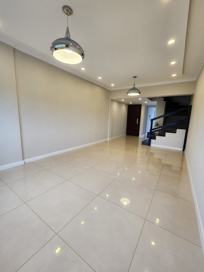 Departamento en duplex 3 ambientes con cochera 