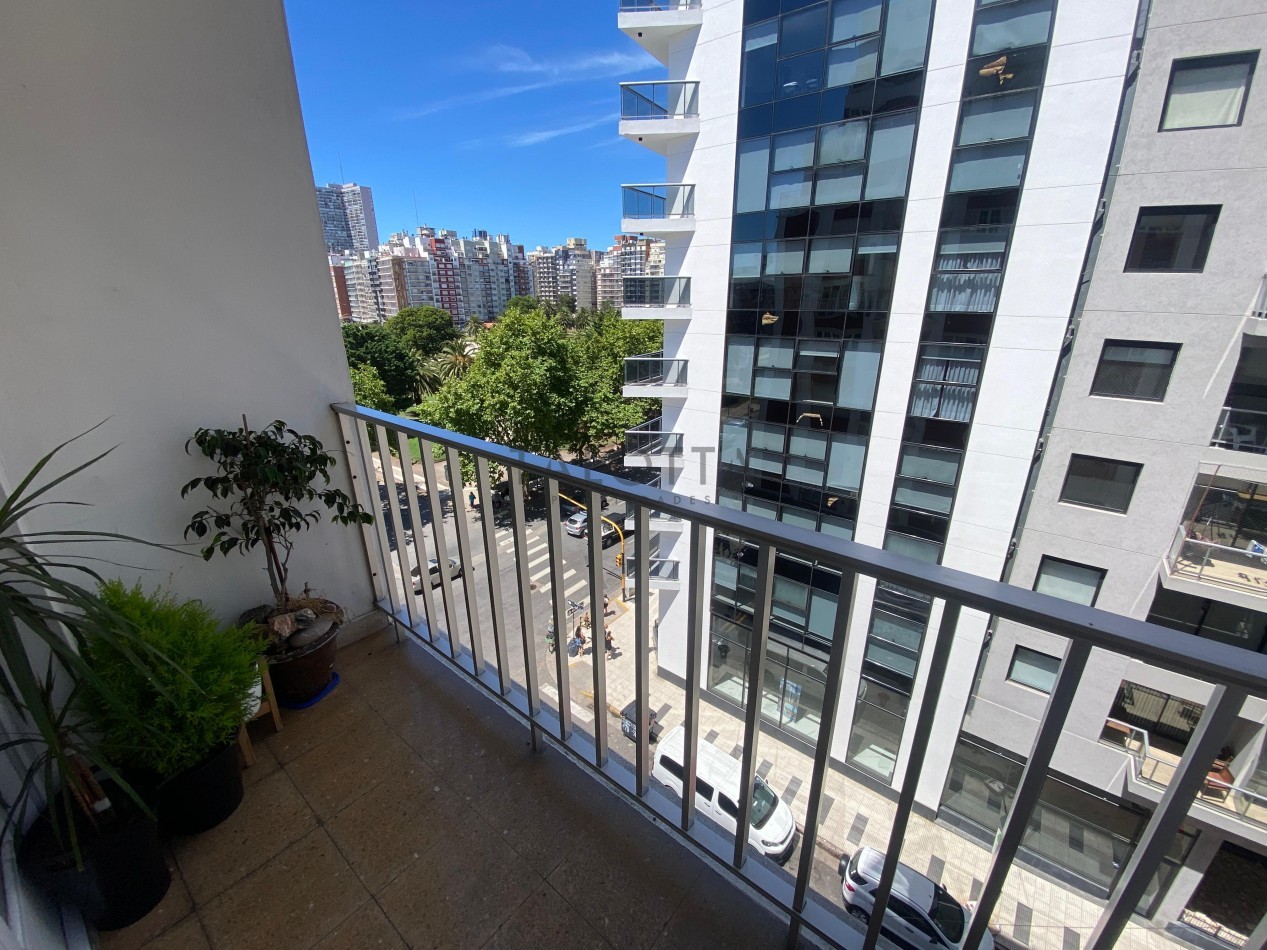 Departamento 3 ambientes con balcon reciclado Plaza Colon 