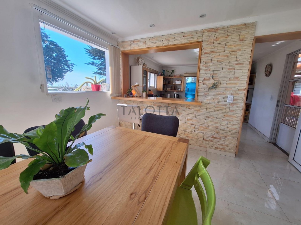 CASA 4 AMBIENTES CON PARQUE 