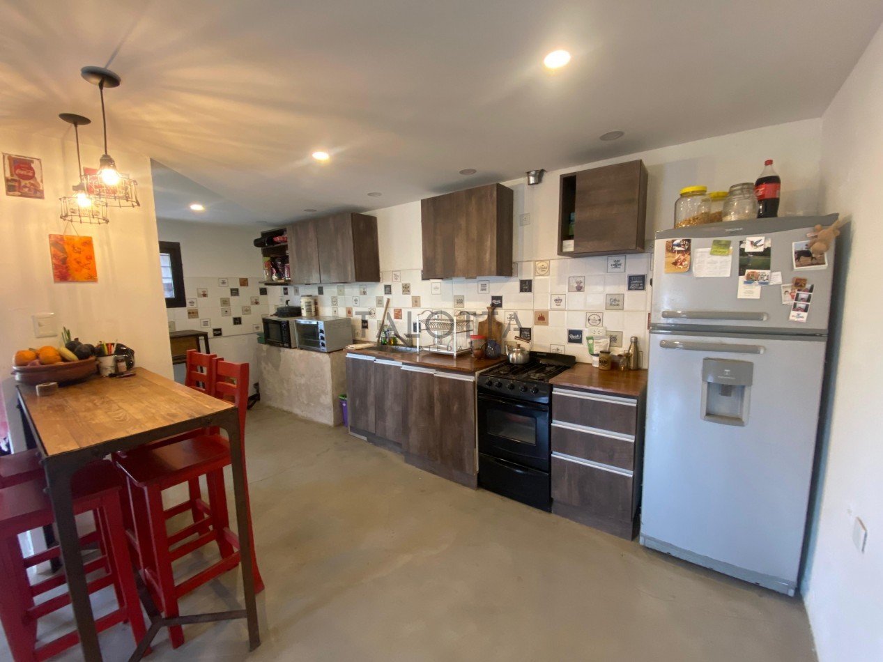 Casa 4 ambientes con parque en Alfar  