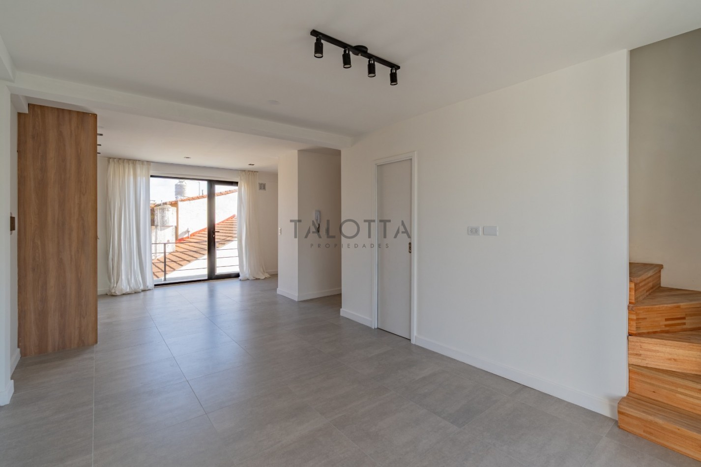 Ph 3 ambientes al frente con balcon al frente con parrilla y cochera a estrenar 