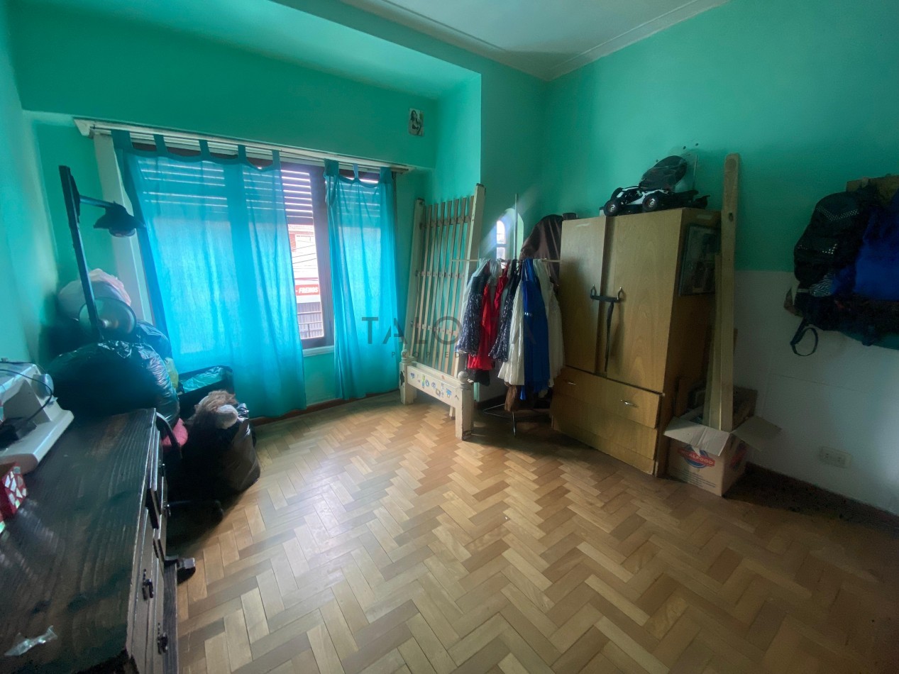 Departamento 4 ambientes al frente con balcon y terraza 