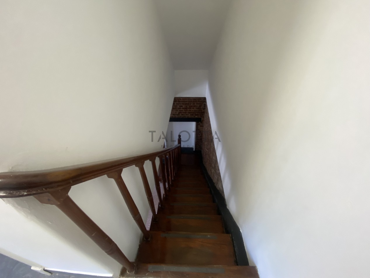 Casa 5 ambientes con gran parque barrio Santa Cecilia a una cuadra de la costa 