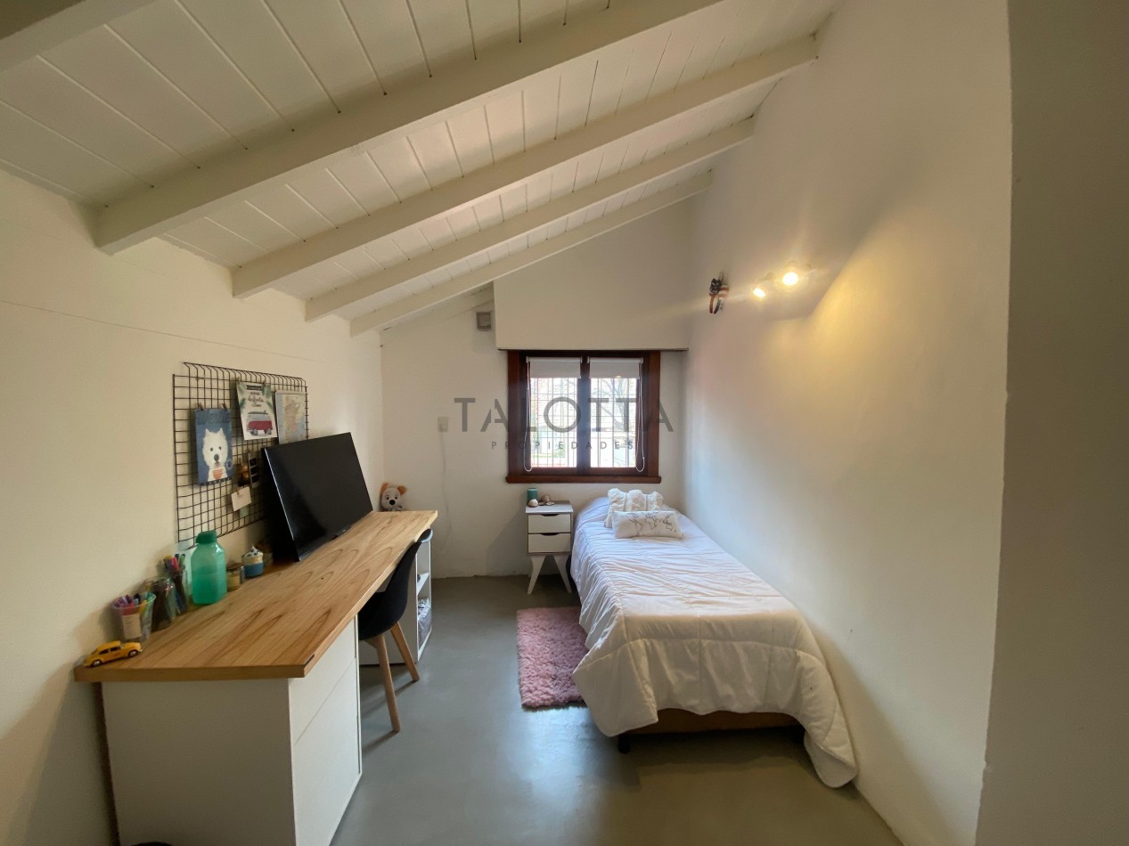 Casa 4 ambientes con parque en Alfar  