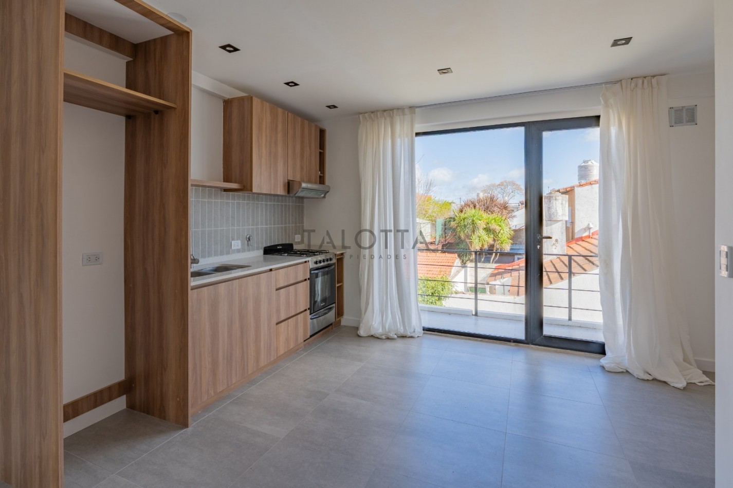 Ph 3 ambientes al frente con balcon al frente con parrilla y cochera a estrenar 