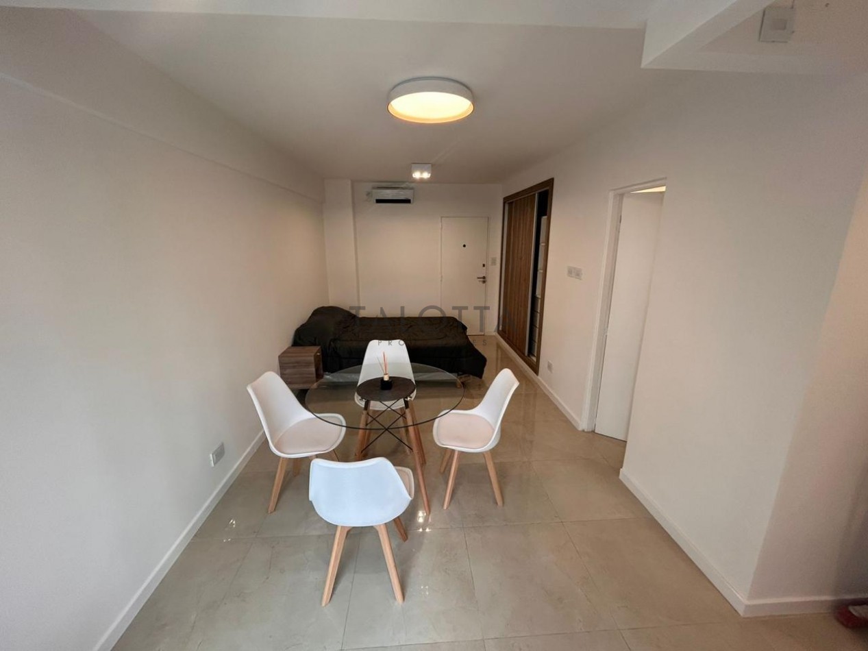 Monoambiente al frente con balcon vista lateral al mar reciclado