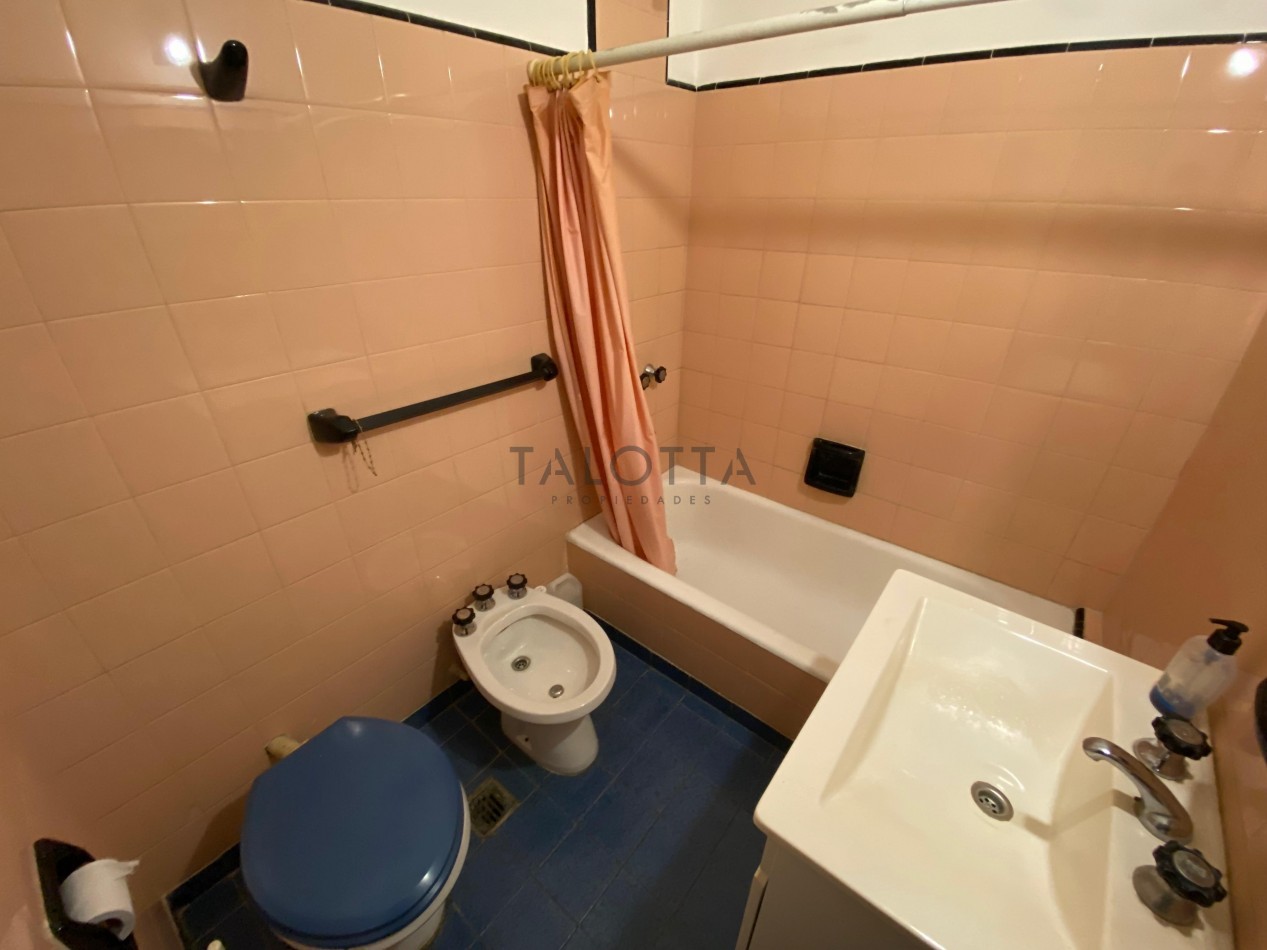 Departamento 4 Ambientes al frente con cochera y baulera Plaza Mitre 