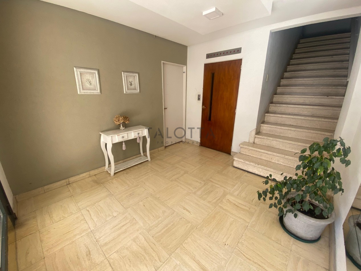 Departamento 2 ambientes al frente con balcon amoblado