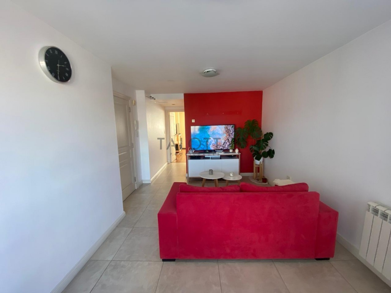 Departamento semipiso 2 ambientes al frente con balcon 
