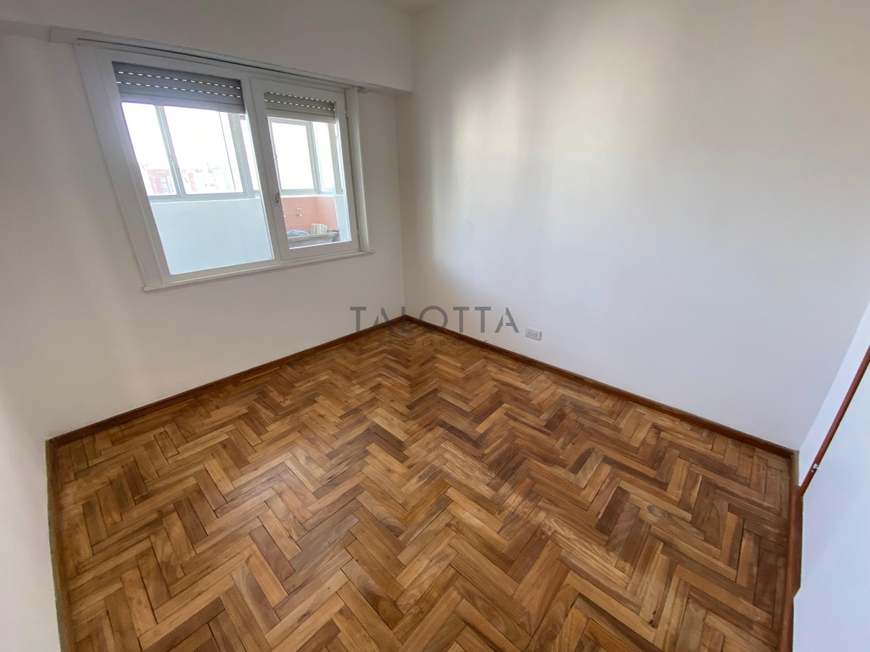 Departamento 4 Ambientes al frente con cochera y baulera Plaza Mitre 